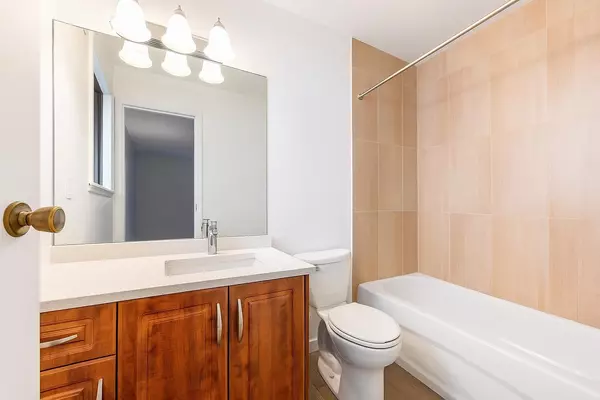 3003 Sunnyhurst RD North Vancouver, BC V7K 2G4