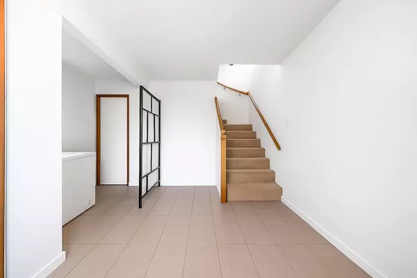 North Vancouver, BC V7K 2G4,3003 Sunnyhurst RD