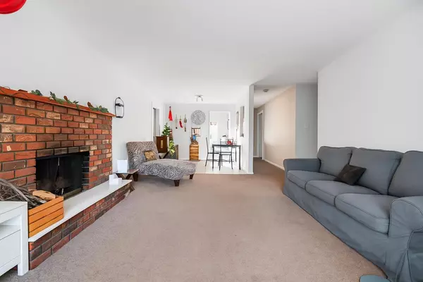 North Vancouver, BC V7K 2G4,3003 Sunnyhurst RD