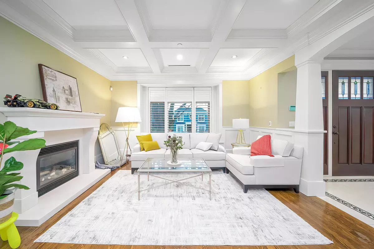 Vancouver, BC V6R 2Z9,3838 W 15th AVE