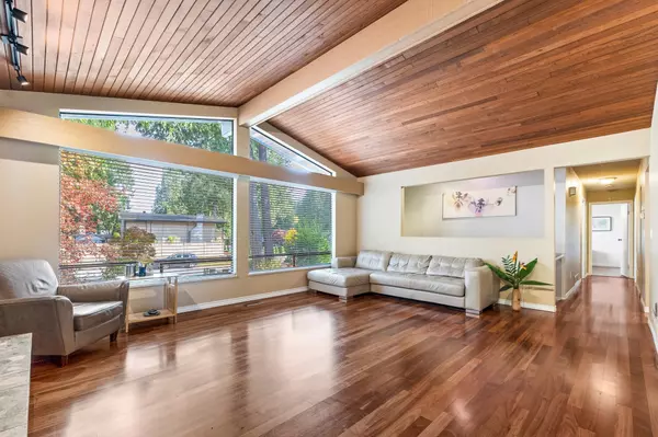 Delta, BC V4E 2C3,6457 Summit CRES