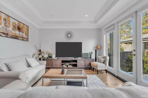 7458 Maple ST Vancouver, BC V6P 5P7