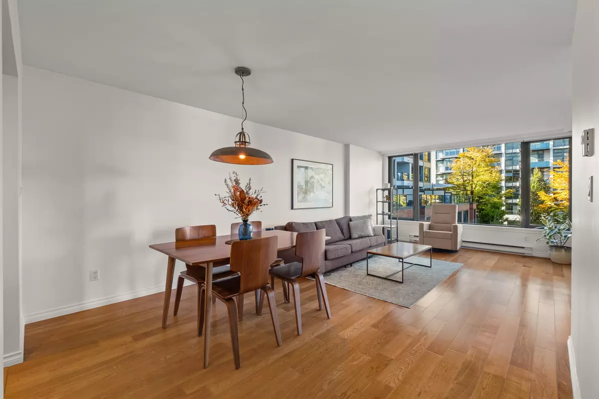 Vancouver, BC V6J 5E7,2201 Pine ST #301