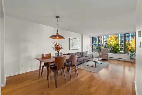 2201 Pine ST #301, Vancouver, BC V6J 5E7