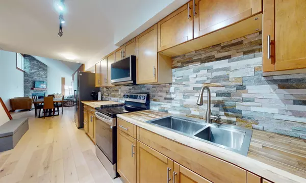 Whistler, BC V8E 0H1,2021 Karen CRES #301