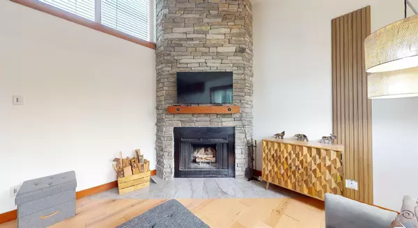 Whistler, BC V8E 0H1,2021 Karen CRES #301