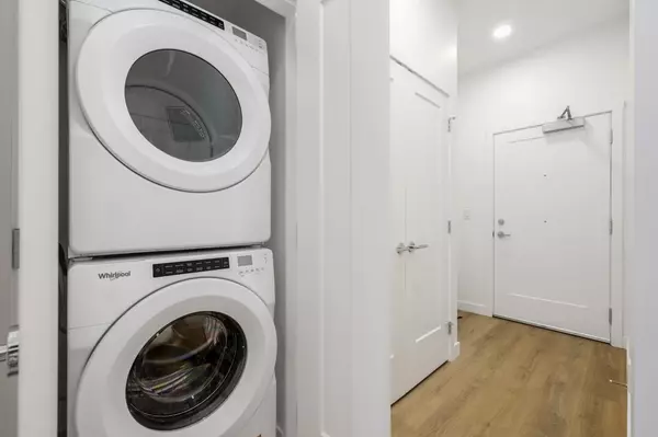 Coquitlam, BC V3K 3X6,375 Clayton ST #209