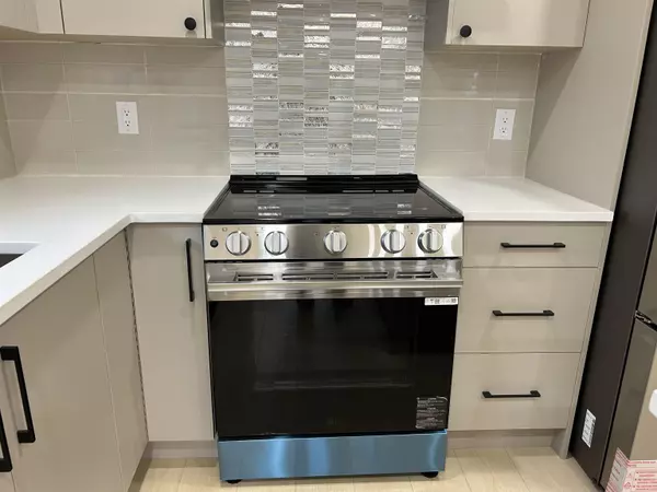 Burnaby, BC V5C 2S4,4848 Frances ST