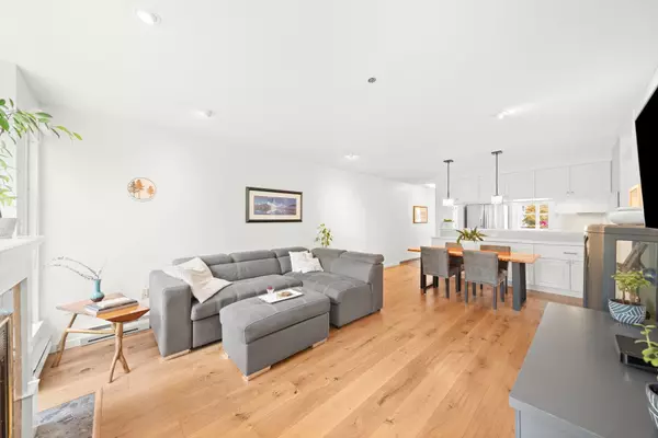 Vancouver, BC V6P 6A4,8728 SW Marine DR #301