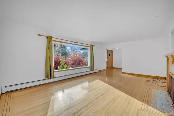 Vancouver, BC V6J 2N3,2051 W 17th AVE