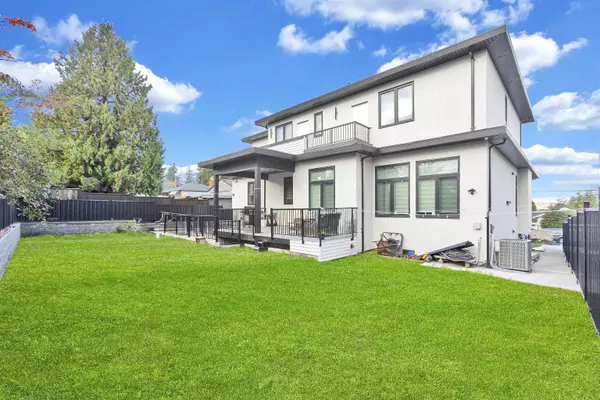 Surrey, BC V3R 2E1,14714 111a AVE