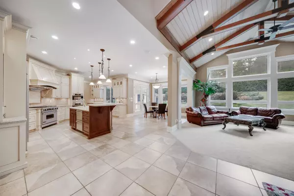 13464 Vine Maple DR Surrey, BC V4P 1W9