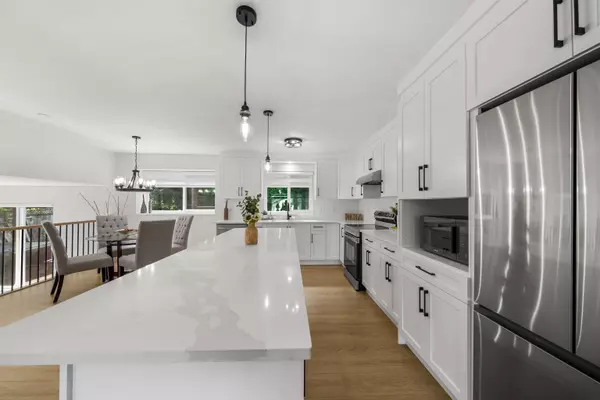 23005 Apple GRV Maple Ridge, BC V2X 9K3