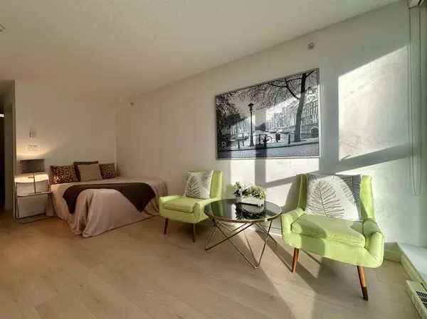 Surrey, BC V3T 0J5,13325 102a AVE #209