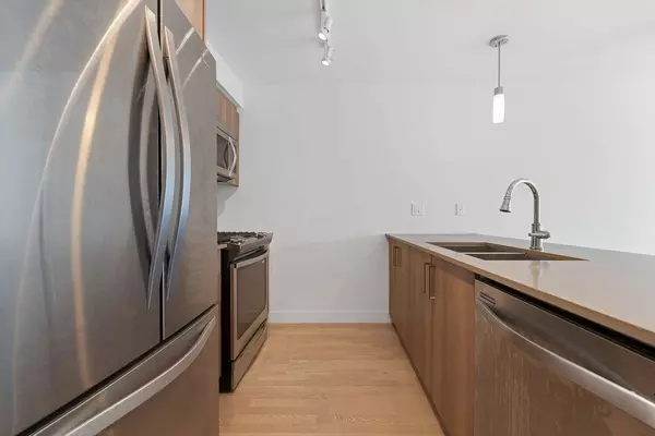 Burnaby, BC V3N 0E6,7058 14th AVE #325