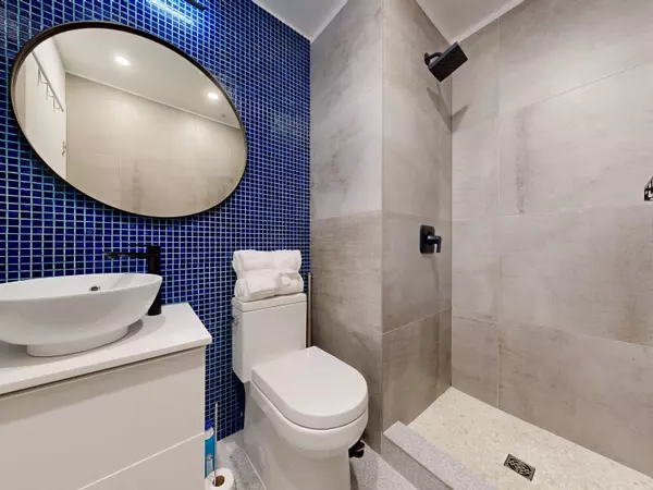 989 Nelson ST #1207 Vancouver, BC V6Z 2S1