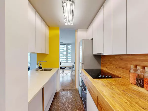 Vancouver, BC V6Z 2S1,989 Nelson ST #1207