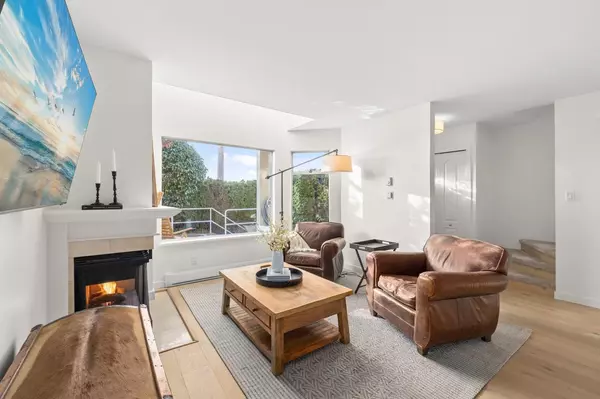 White Rock, BC V4B 4B8,1225 Merklin ST #103