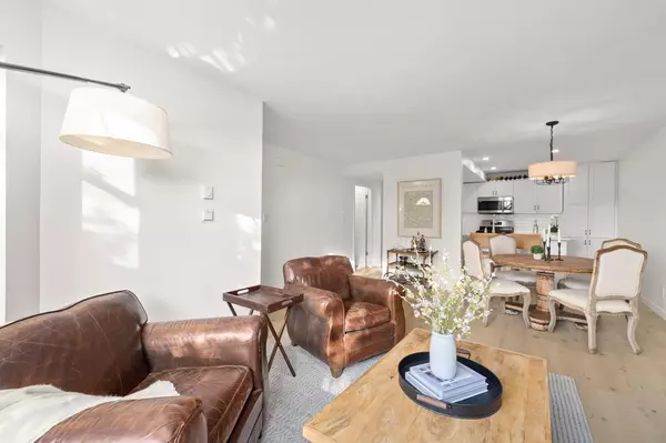 White Rock, BC V4B 4B8,1225 Merklin ST #103