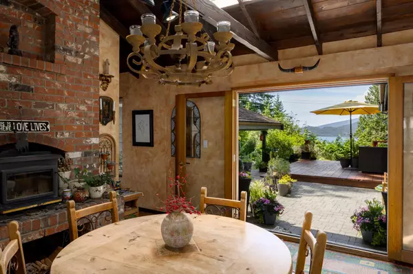 315 Bayview RD Lions Bay, BC V0N 2E0