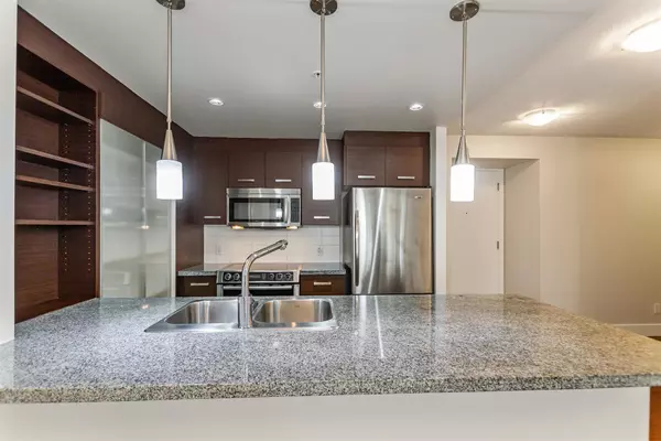 Coquitlam, BC V3B 0B8,2959 Glen DR #203