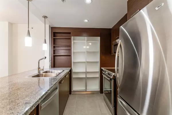 Coquitlam, BC V3B 0B8,2959 Glen DR #203