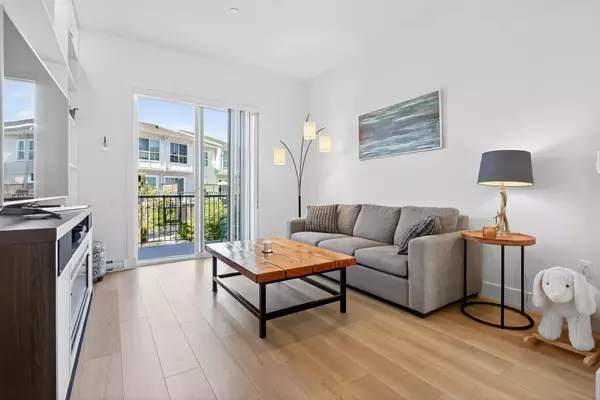 Tsawwassen, BC V4M 0C9,4656 Orca WAY #7