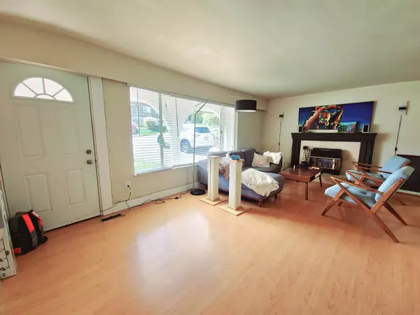 Burnaby, BC V5G 1X5,5685 Forest ST