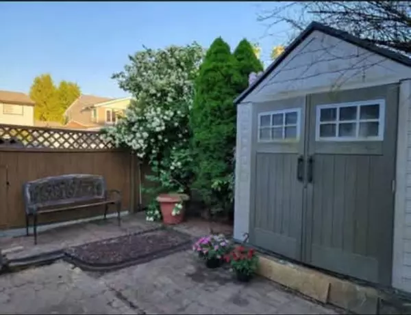 Coquitlam, BC V3C 4B7,962 Cherrybrook PL