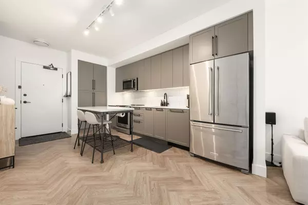 Burnaby, BC V5A 0G1,9278 Slopes Mews #3