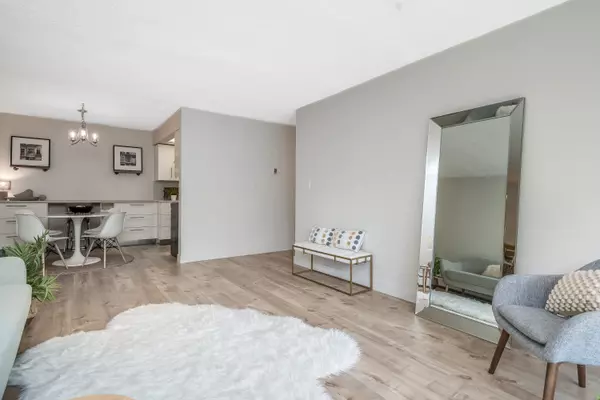 1360 Martin ST #303 White Rock, BC V4B 3W5