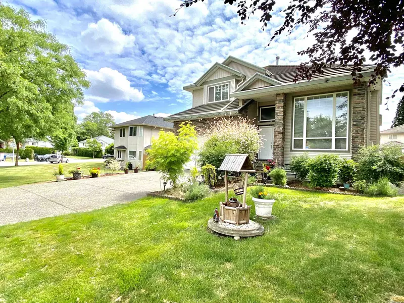 16072 96a AVE, Surrey, BC V4N 3K8