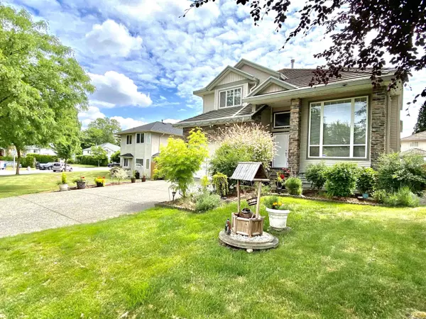 16072 96a AVE, Surrey, BC V4N 3K8