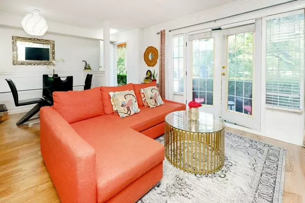 Surrey, BC V3R 0W8,15258 105 AVE #106