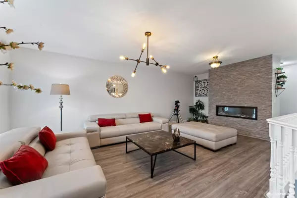 Surrey, BC V3W 9P6,7565 123a ST