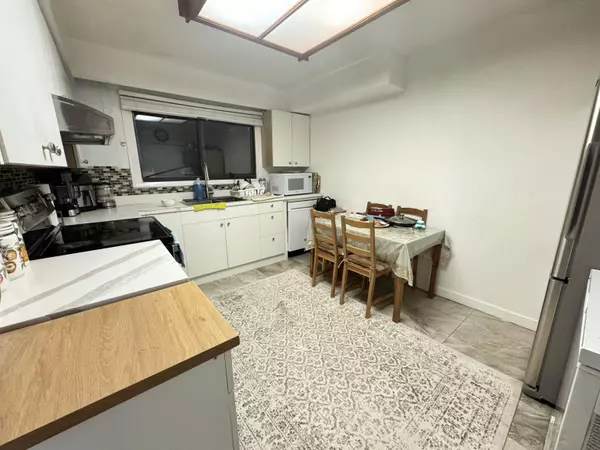 Surrey, BC V3R 3T3,10307 146 ST