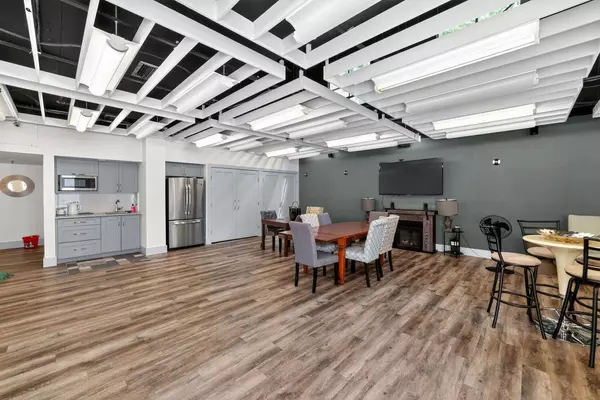 1500 Howe ST #1501 Vancouver, BC V6Z 2M8