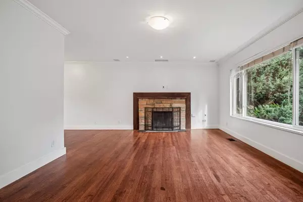 Port Moody, BC V3H 2S7,211 Clearview DR