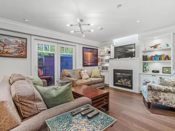 Vancouver, BC V5Z 1N9,656 W 13th AVE #100