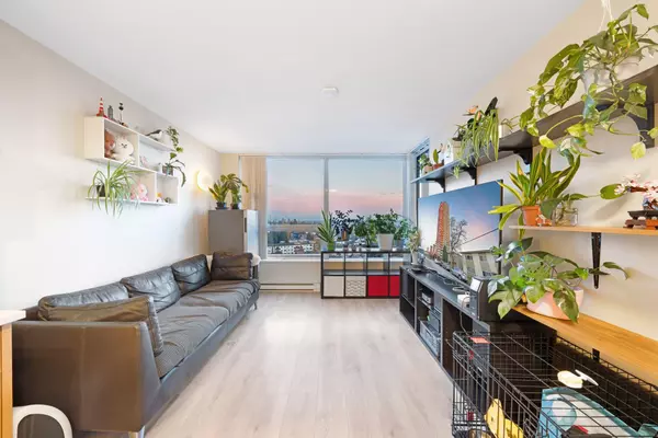 Burnaby, BC V5H 0C7,6658 Dow AVE #1501