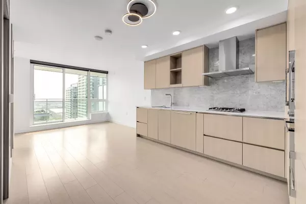 Vancouver, BC V5X 0H3,455 SW Marine DR #3003