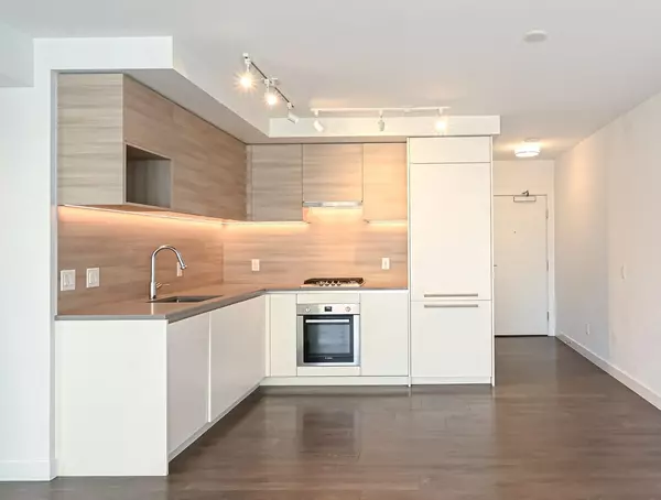 Coquitlam, BC V3J 0K3,652 Whiting WAY #1402