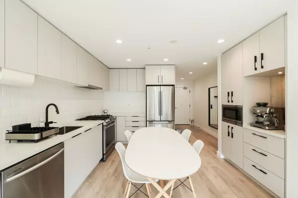 Port Moody, BC V3H 0L3,3038 St George ST #407