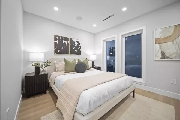 Vancouver, BC V6K 2J4,2455 W 10th AVE