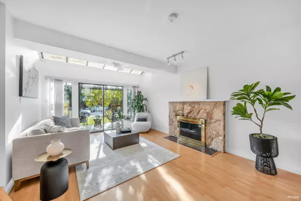 North Vancouver, BC V7L 3B6,252 E 21st ST