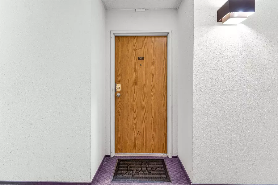 10061 150 ST #312, Surrey, BC V3R 4A7