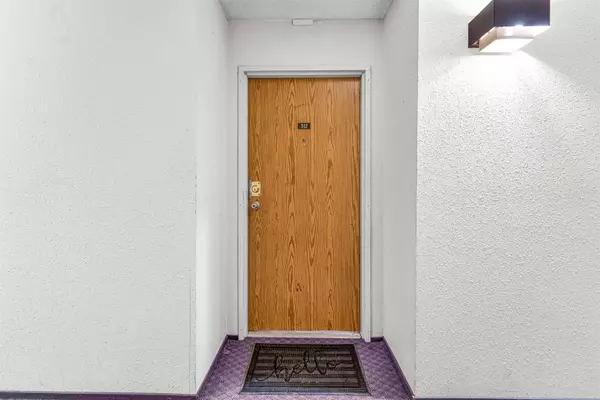 10061 150 ST #312, Surrey, BC V3R 4A7