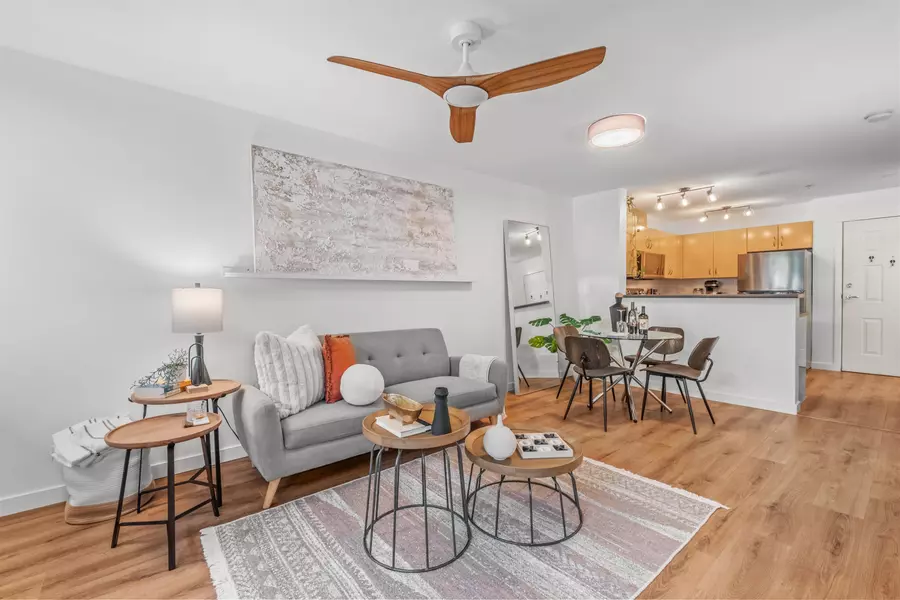 305 Lonsdale AVE #305, North Vancouver, BC V7M 3G3