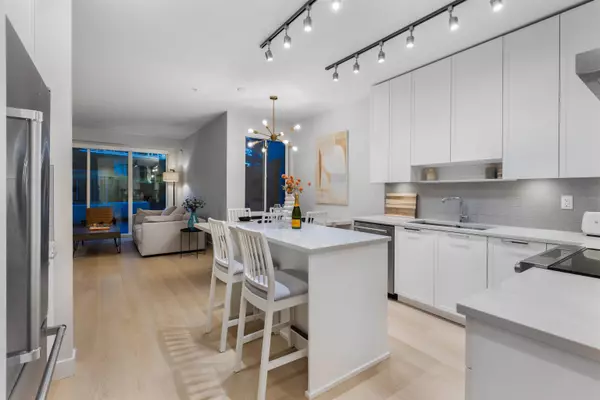 Burnaby, BC V5C 0L4,1768 Gilmore AVE #115