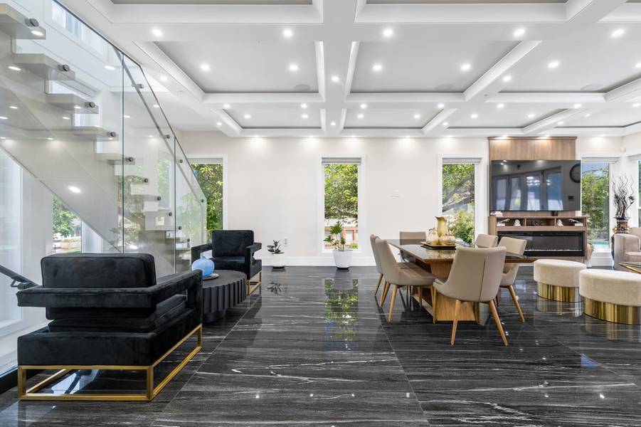 2798 E 43rd AVE, Vancouver, BC V5R 2Y9